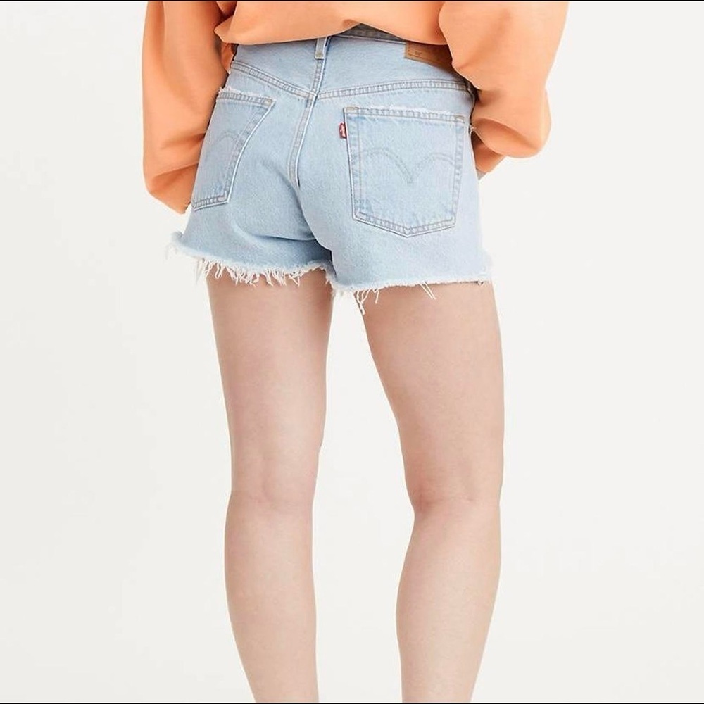 Levi's Women's Shorts Size 24 - Picture 2 of 9
